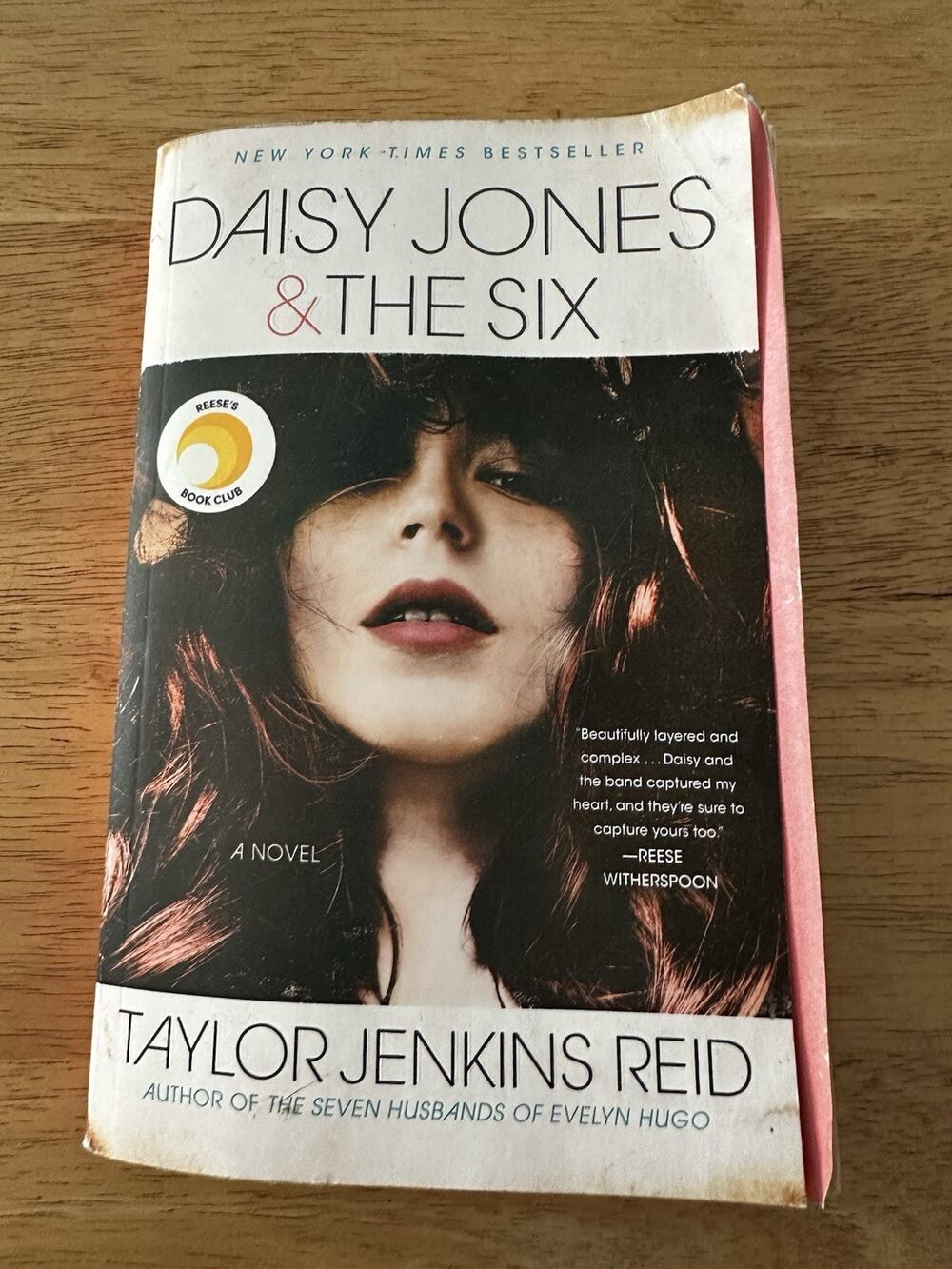 Daisy Jones & the Six Taylor Jenkins Reid Novel/Book PB-Reese's BC-2020